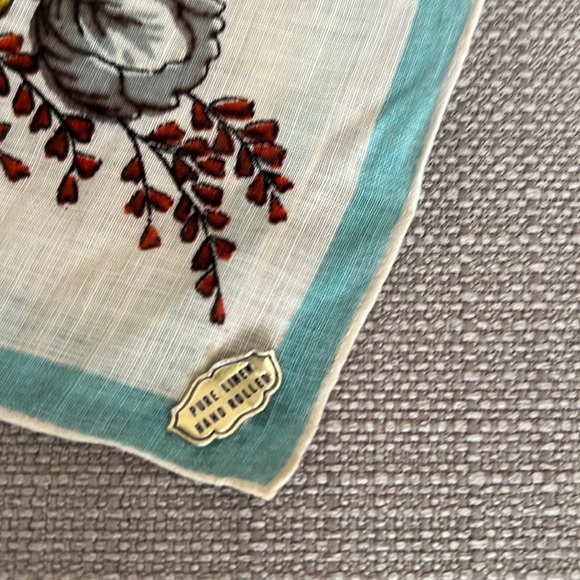 TWO VINTAGE Linen Handkerchiefs - Picture 4 of 10